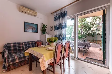 1-Bedroom Apartment in Murter for up to 5 Guests