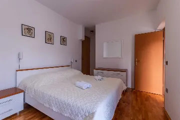 1-Bedroom Apartment in Murter for up to 5 Guests