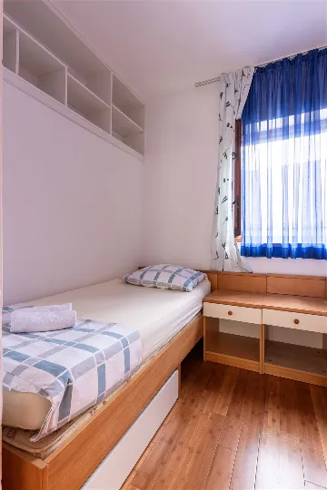 1-Bedroom Apartment in Murter for up to 5 Guests