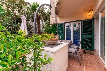 1-Bedroom Apartment in Murter for up to 5 Guests