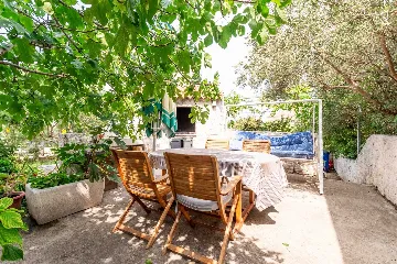 1-Bedroom Apartment in Murter for up to 4 Guests