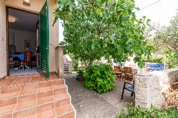 1-Bedroom Apartment in Murter for up to 4 Guests