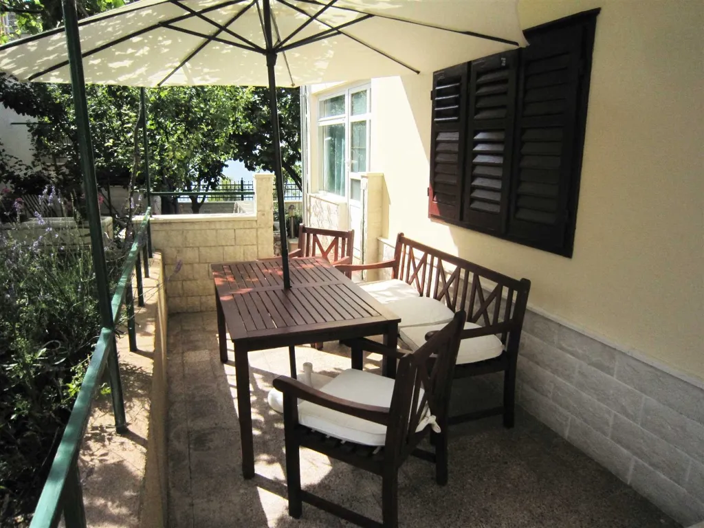 Apartment for 4 in Primošten with Private Terrace