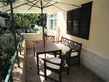 Apartment for 4 in Primošten with Private Terrace