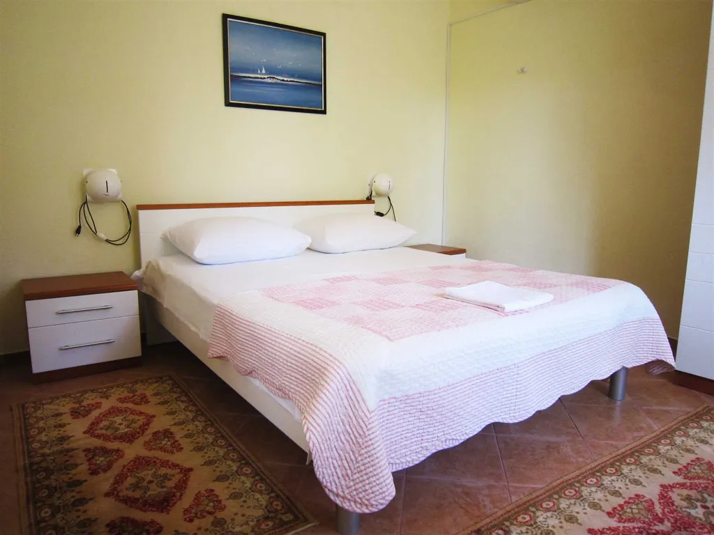 Apartment for 4 in Primošten with Private Terrace
