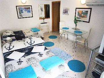 Primošten Studio Apartment for 3 Guests