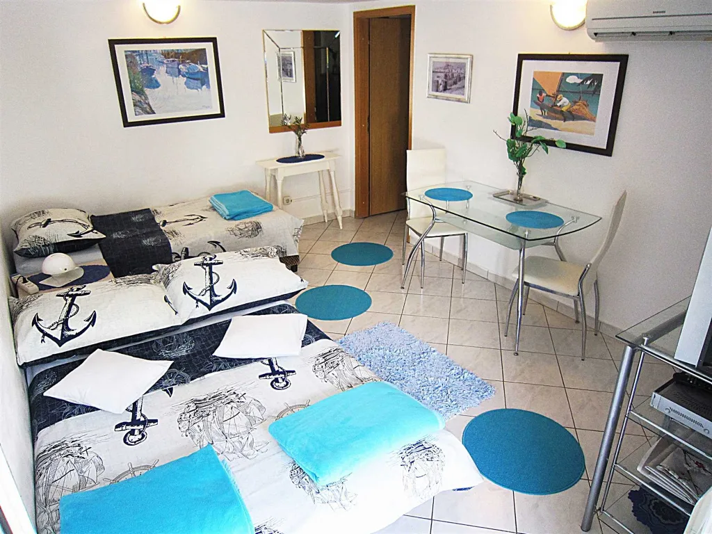 Primošten Studio Apartment for 3 Guests