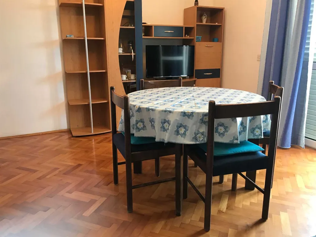 Two-Bedroom Apartment in Primošten (Sleeps 4)