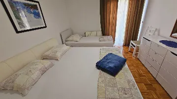 Primošten 3-Bedroom Apartment for 7 Guests