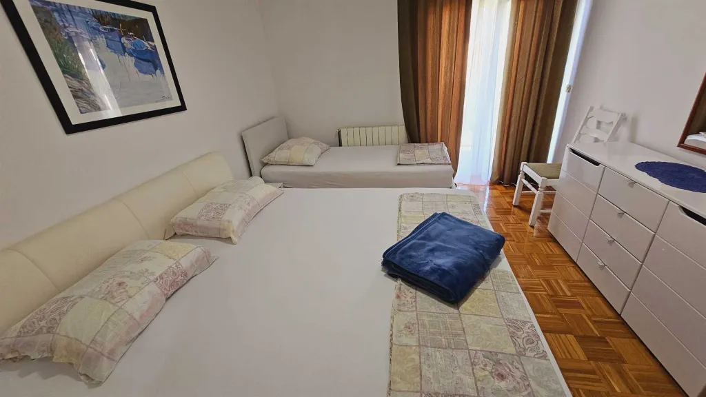Primošten 3-Bedroom Apartment for 7 Guests