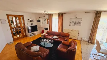 Primošten 3-Bedroom Apartment for 7 Guests