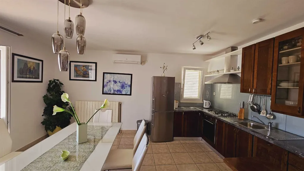 Primošten 3-Bedroom Apartment for 7 Guests