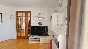 Primošten 3-Bedroom Apartment for 7 Guests