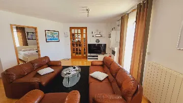 Primošten 3-Bedroom Apartment for 7 Guests