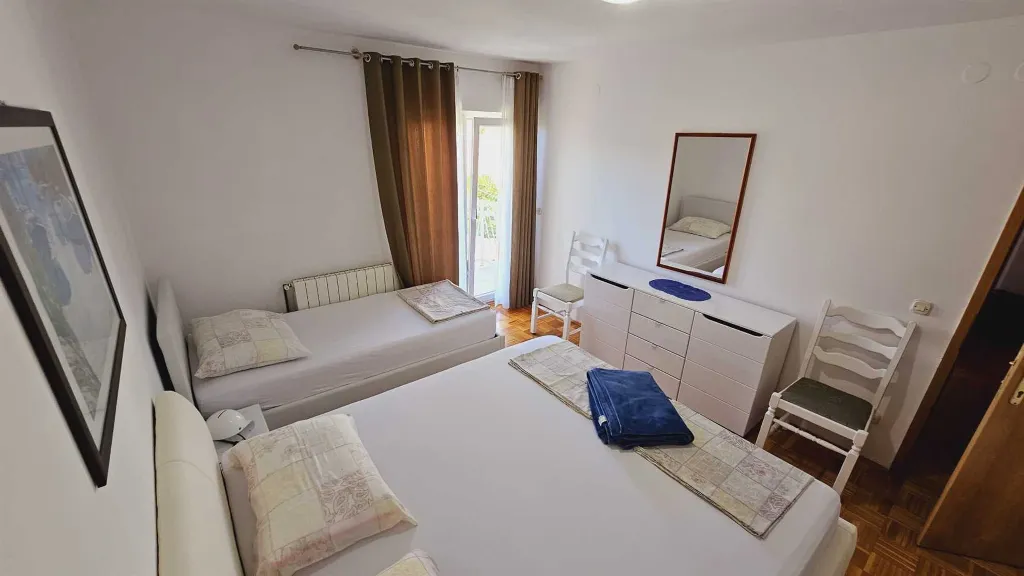 Primošten 3-Bedroom Apartment for 7 Guests