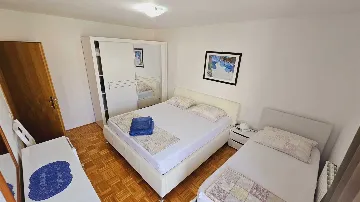 Primošten 3-Bedroom Apartment for 7 Guests