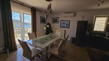 Primošten 3-Bedroom Apartment for 7 Guests