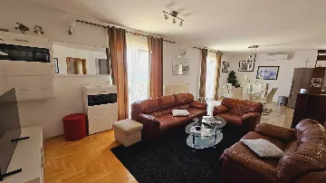 Primošten 3-Bedroom Apartment for 7 Guests