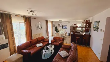 Primošten 3-Bedroom Apartment for 7 Guests