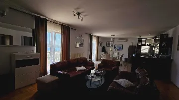 Primošten 3-Bedroom Apartment for 7 Guests