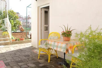 Urban Studio Haven with Parking, Vodice