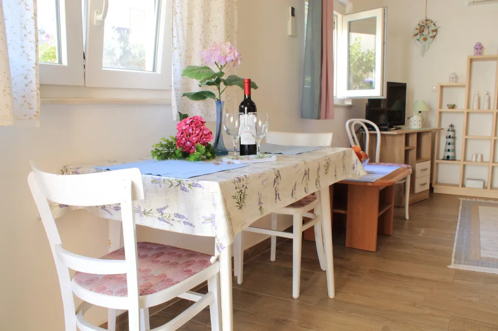 Urban Studio Haven with Parking, Vodice
