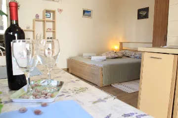 Urban Studio Haven with Parking, Vodice