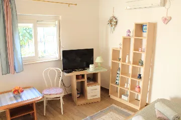 Urban Studio Haven with Parking, Vodice