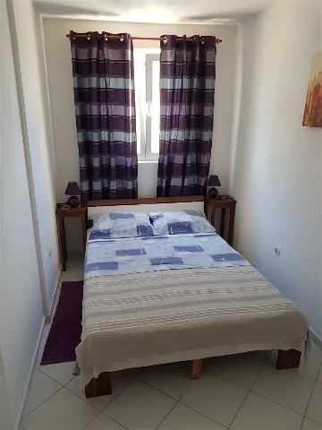 Two-Bedroom Apartment in Primošten with Parking