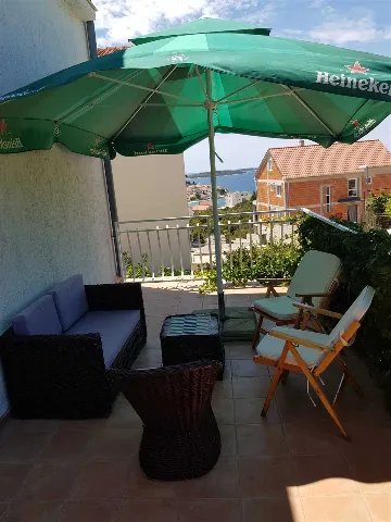 Two-Bedroom Apartment in Primošten with Parking