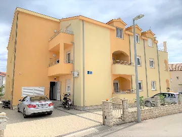 Vodice 1-Bedroom Apartment for 4 with Pool
