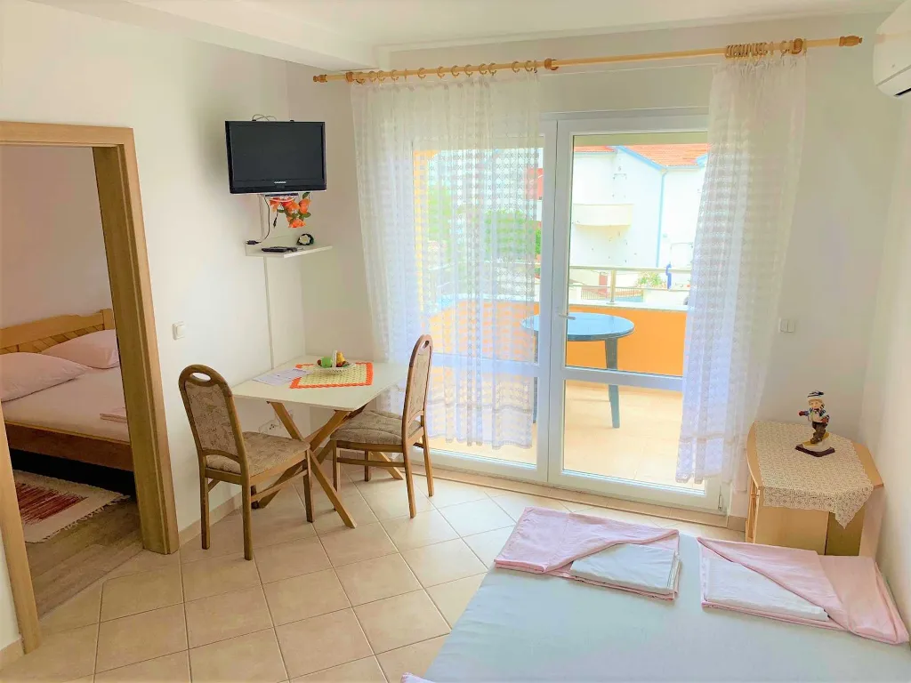Vodice 1-Bedroom Apartment for 4 with Pool