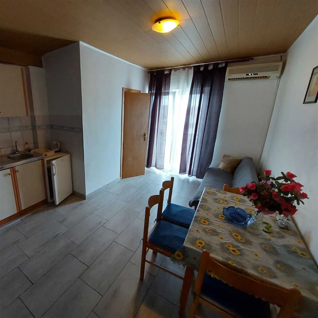 Vodice 1-Bedroom Apartment with Balcony for 3 Guests