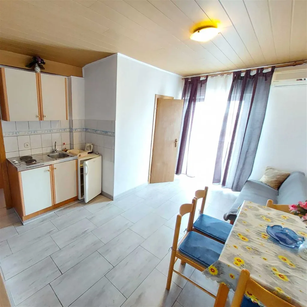 Vodice 1-Bedroom Apartment with Balcony for 3 Guests