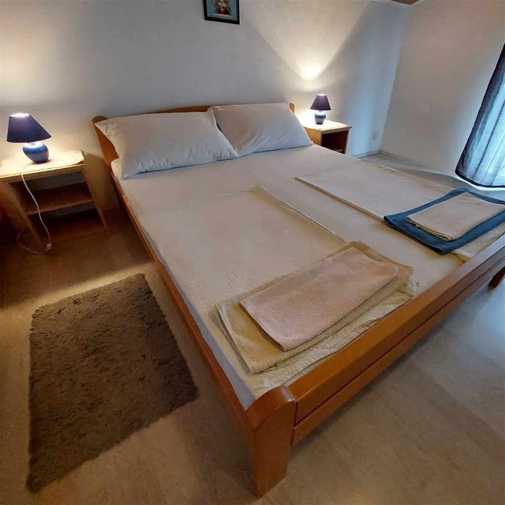 Vodice 1-Bedroom Apartment with Balcony for 3 Guests