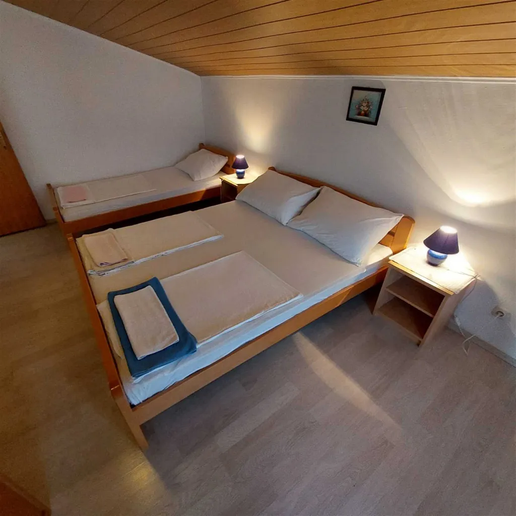 Vodice 1-Bedroom Apartment with Balcony for 3 Guests