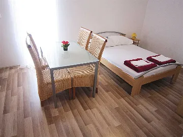 Vodice 1-Bedroom Apartment for Up to 4 Guests