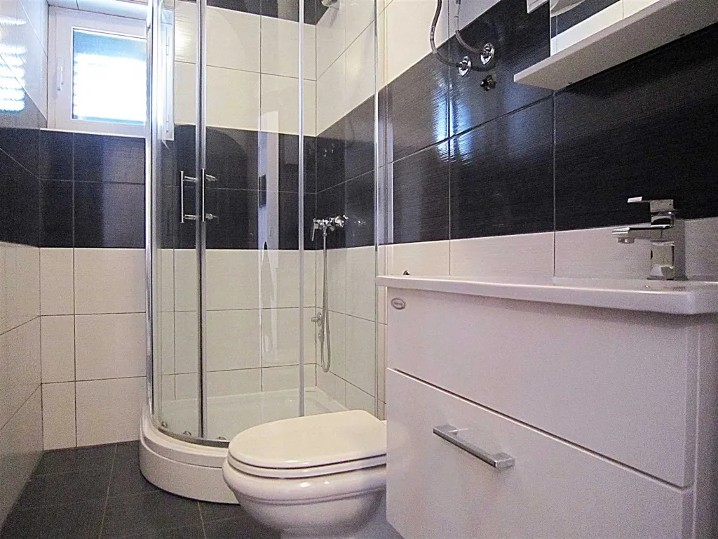 Vodice 1-Bedroom Apartment for Up to 4 Guests