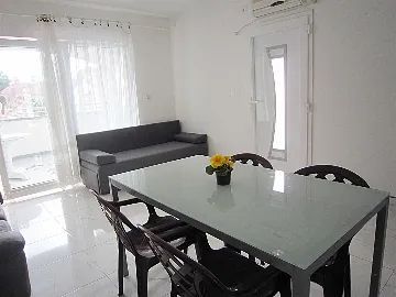 Vodice 1-Bedroom Apartment for Up to 5 Guests