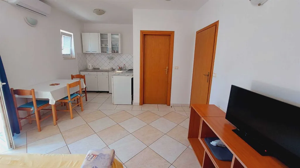 1-Bedroom Apartment in Primosten for Up to 3