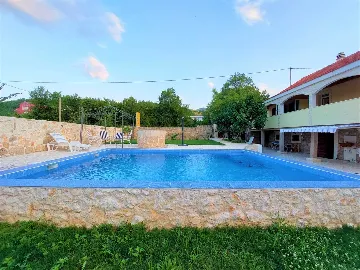 Holiday house in Siverić for up to 8 guests