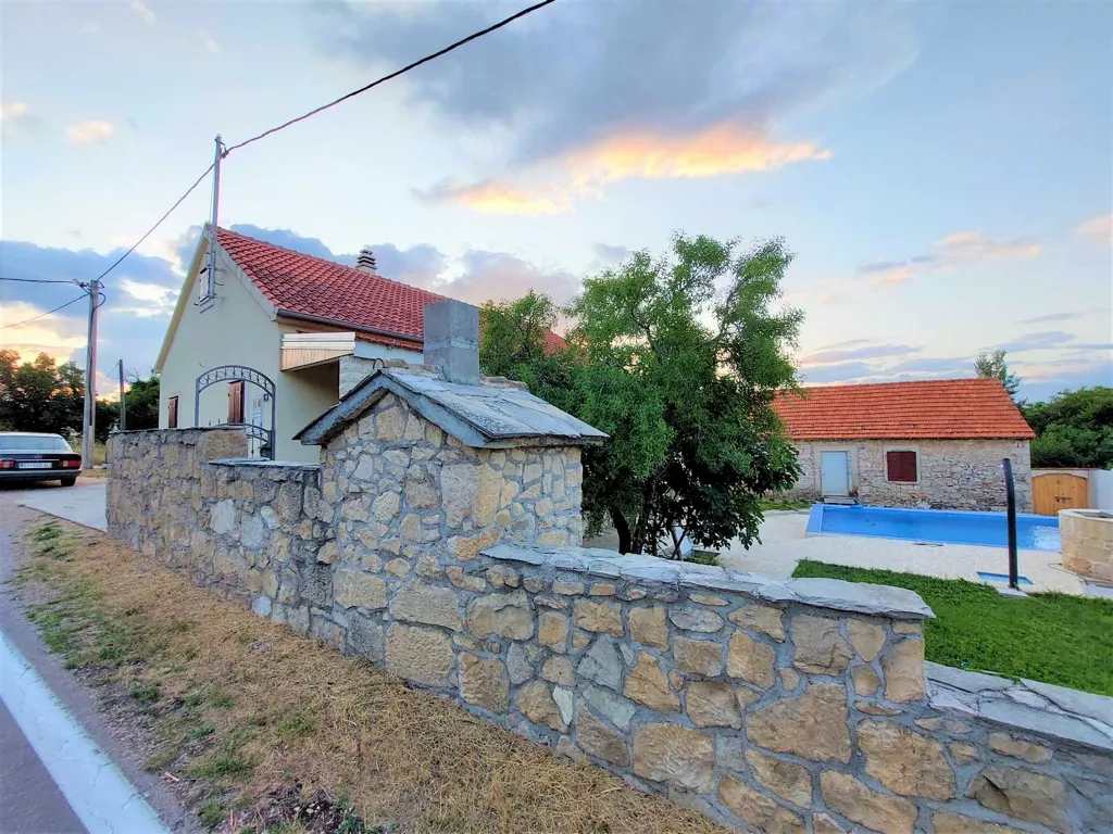Holiday house in Siverić for up to 8 guests