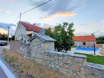 Holiday house in Siverić for up to 8 guests