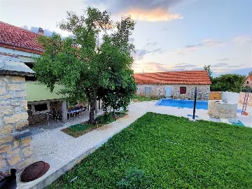 Holiday house in Siverić for up to 8 guests
