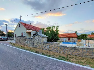 Holiday house in Siverić for up to 8 guests