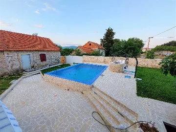Holiday house in Siverić for up to 8 guests