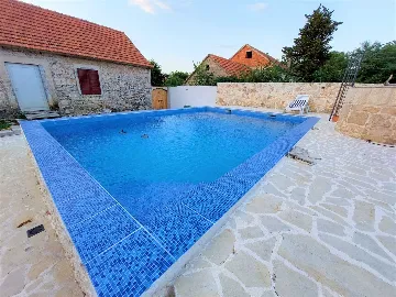 Holiday house in Siverić for up to 8 guests