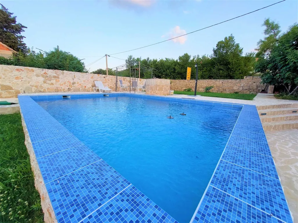 Holiday house in Siverić for up to 8 guests