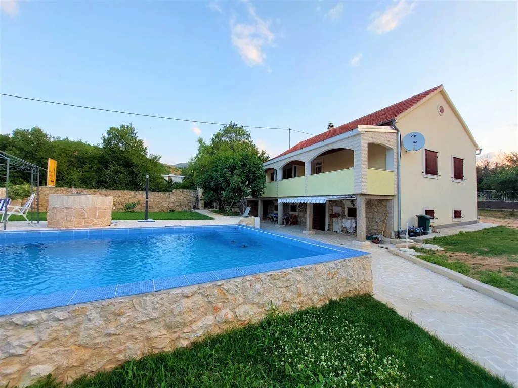 Holiday house in Siverić for up to 8 guests