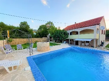 Holiday house in Siverić for up to 8 guests